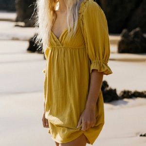 NWOT Billabong yellow dress.